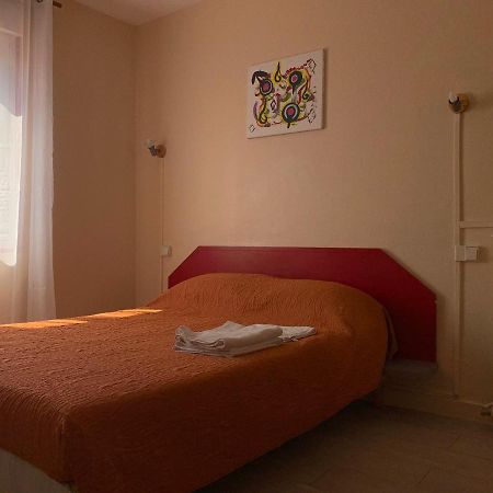 Hotel Les Rosiers Ла-Рошель Экстерьер фото
