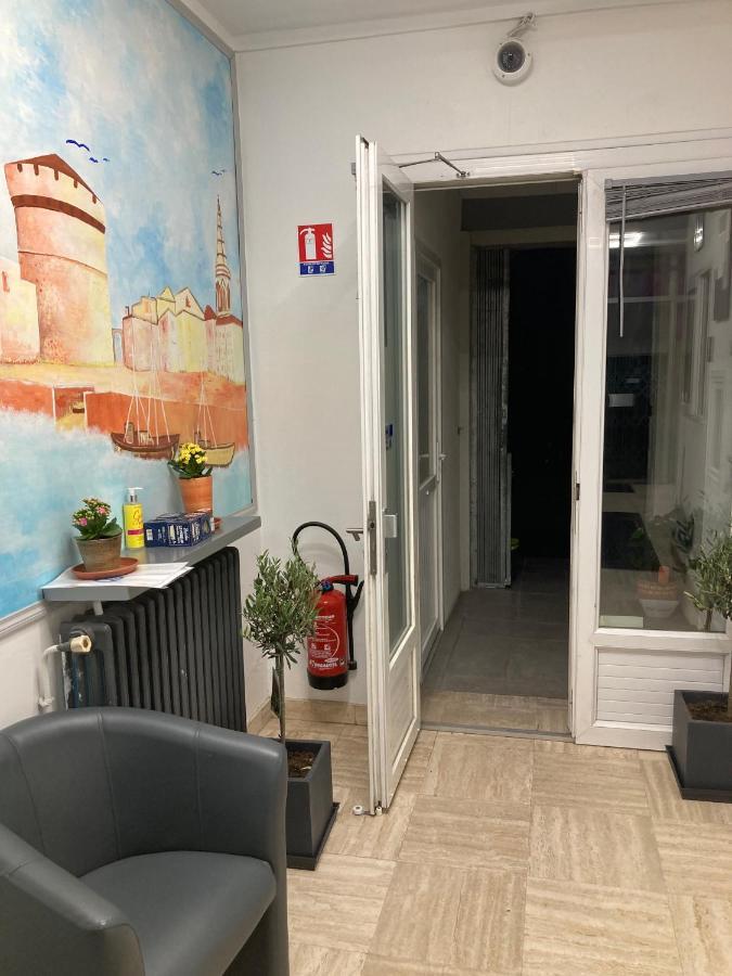 Hotel Les Rosiers Ла-Рошель Экстерьер фото