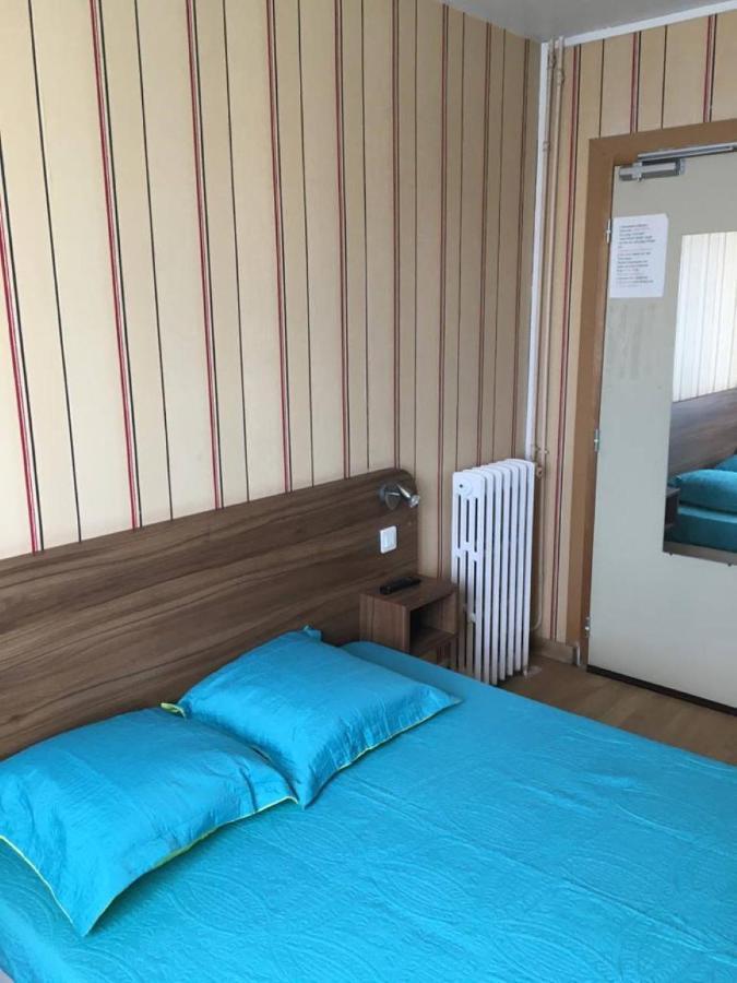 Hotel Les Rosiers Ла-Рошель Экстерьер фото