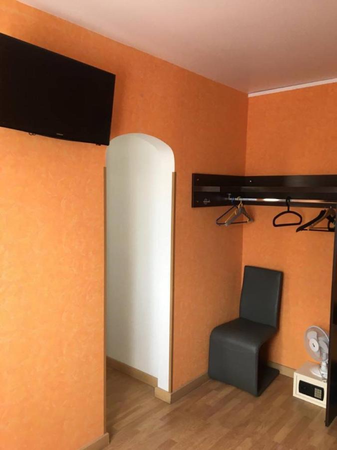 Hotel Les Rosiers Ла-Рошель Экстерьер фото