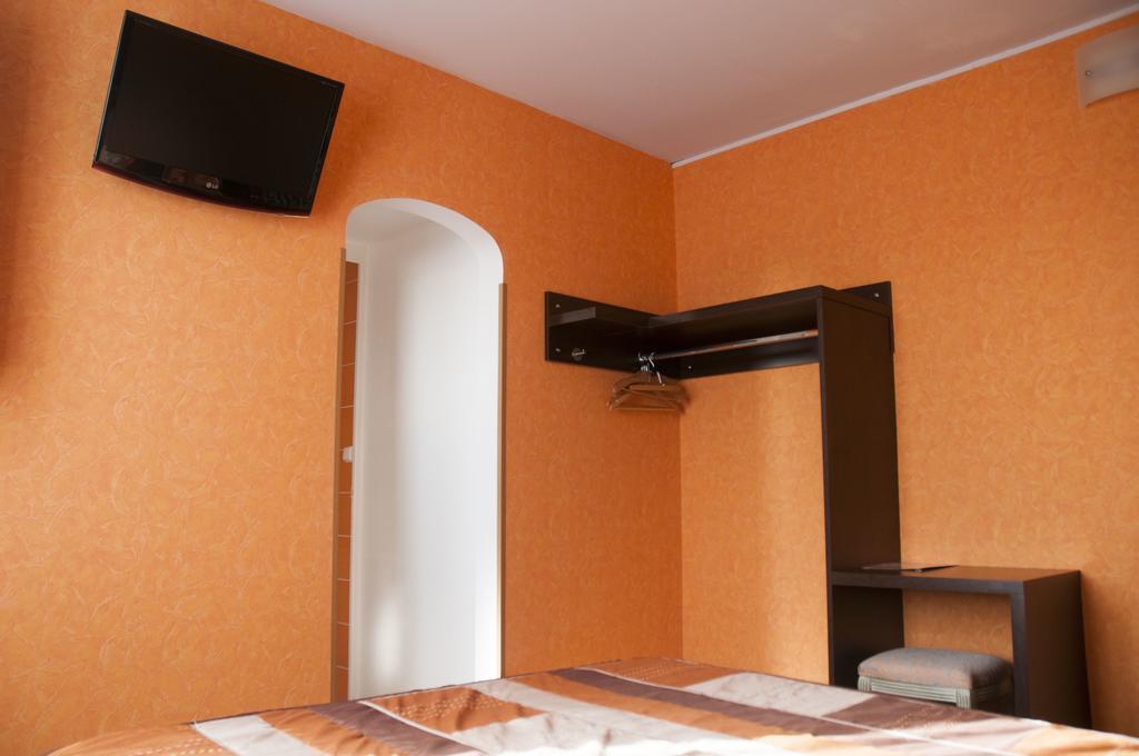 Hotel Les Rosiers Ла-Рошель Экстерьер фото