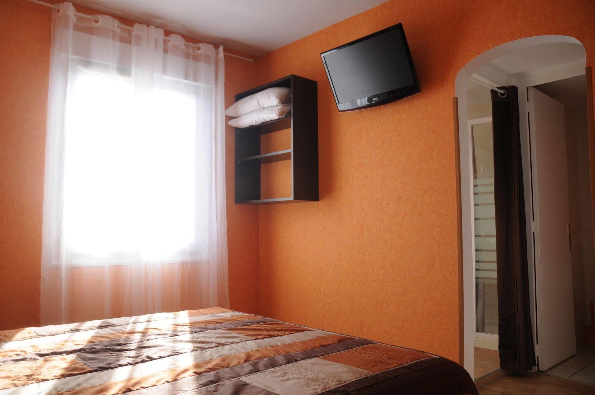 Hotel Les Rosiers Ла-Рошель Экстерьер фото