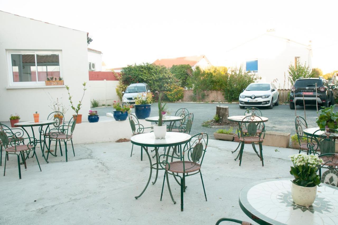 Hotel Les Rosiers Ла-Рошель Экстерьер фото